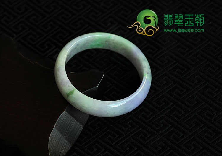 糯冰种春带彩缅甸翡翠手镯（56.5mm）