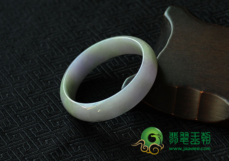 糯冰种春带彩缅甸翡翠手镯（56.5mm）
