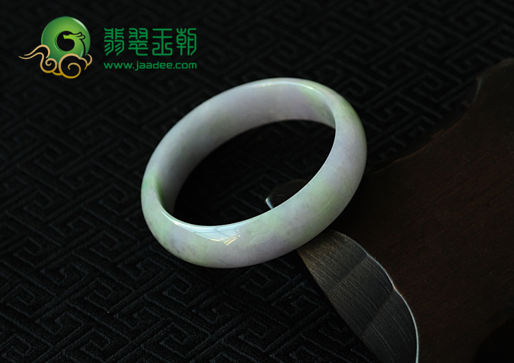 糯冰种春带彩缅甸翡翠手镯（56.5mm）