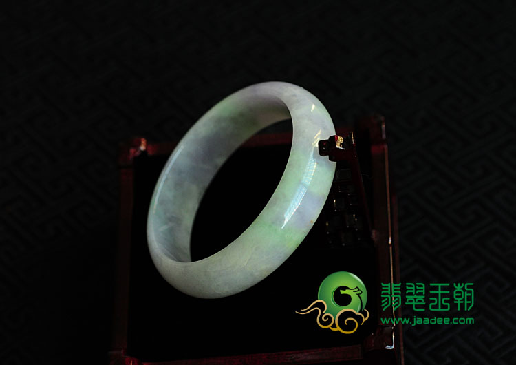 糯冰种春带彩缅甸翡翠手镯（56.4mm）