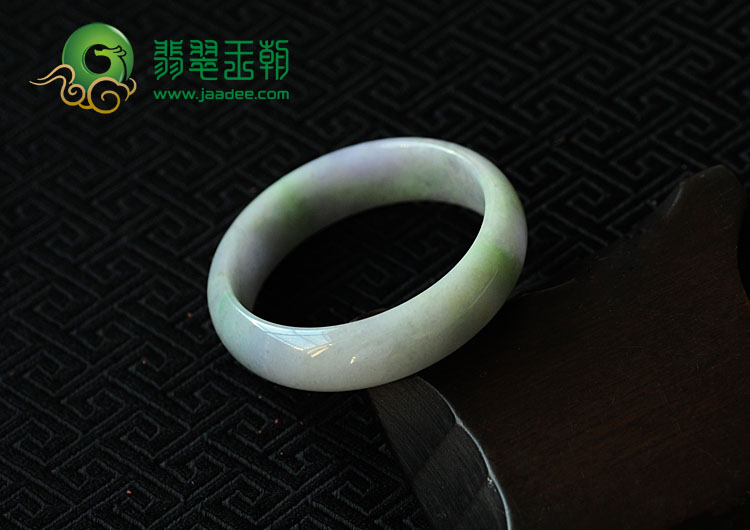 糯冰种春带彩缅甸翡翠手镯（56.4mm）