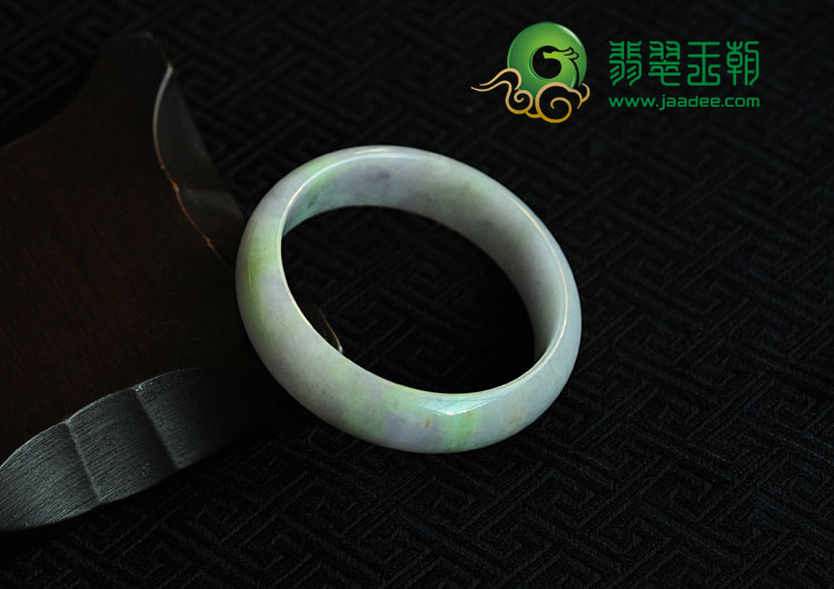 糯冰种春带彩缅甸翡翠手镯（56.4mm）