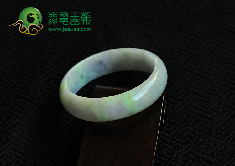 糯冰种春带彩缅甸翡翠手镯（56.4mm）