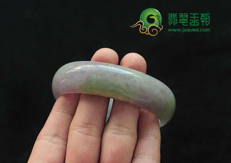 糯冰种春带彩缅甸翡翠贵妃镯（55.7mm-49.8mm）