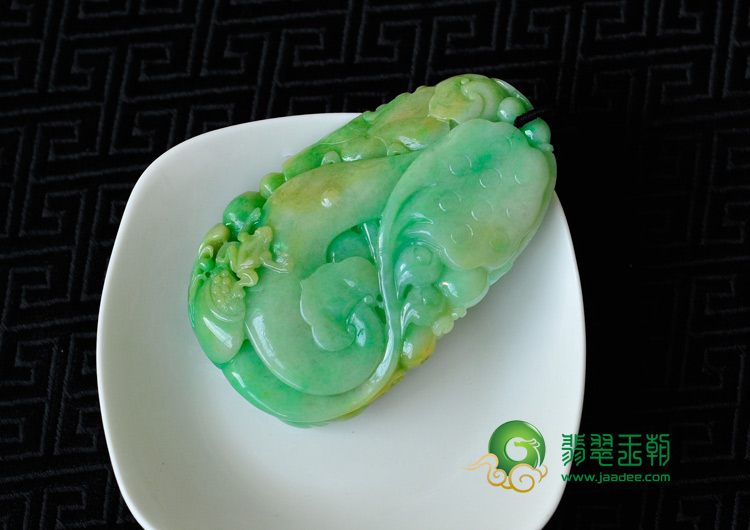 糯冰种黄加绿缅甸翡翠年年有余挂件