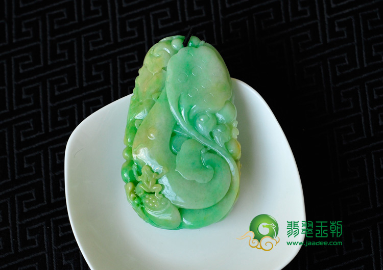 糯冰种黄加绿缅甸翡翠年年有余挂件
