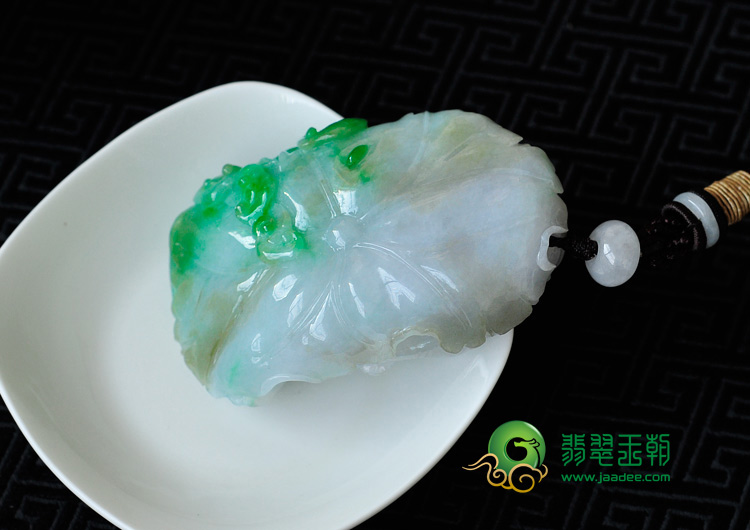 细糯种翠色缅甸翡翠年年有余手玩件