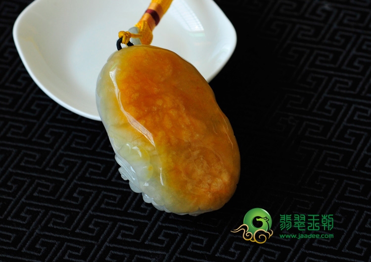 糯冰种黄翡缅甸翡翠年年有余手玩件