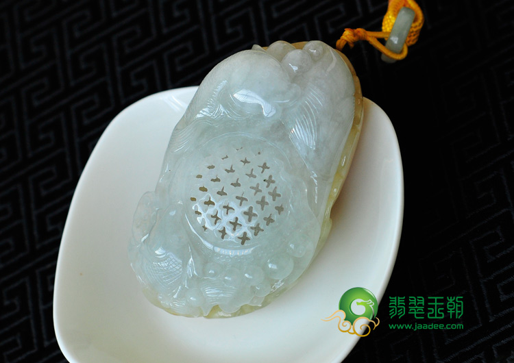 糯冰种黄翡缅甸翡翠年年有余手玩件