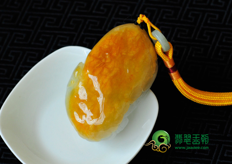 糯冰种黄翡缅甸翡翠年年有余手玩件