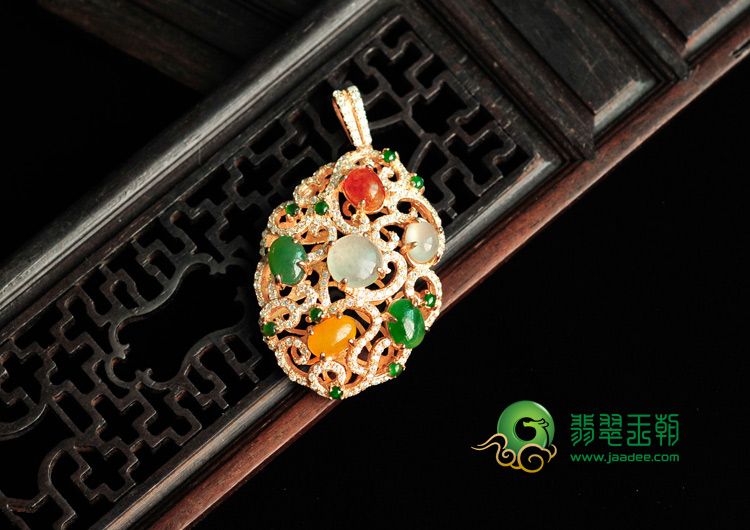 冰种三彩缅甸翡翠银镀玫瑰金“彩星”胸坠（奥钻）