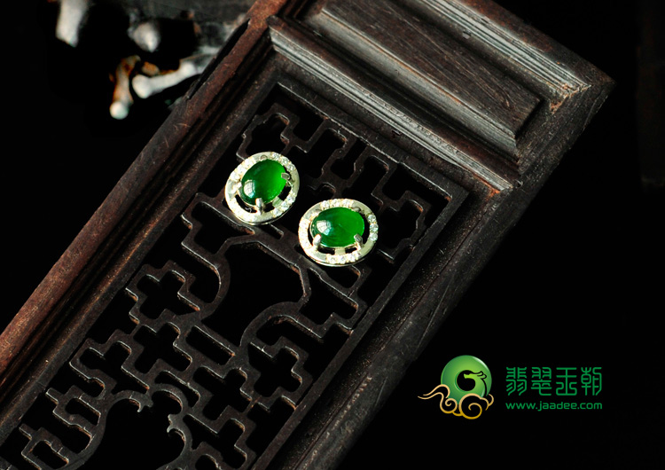 冰种菠菜绿缅甸翡翠银镀金耳钉（奥钻）