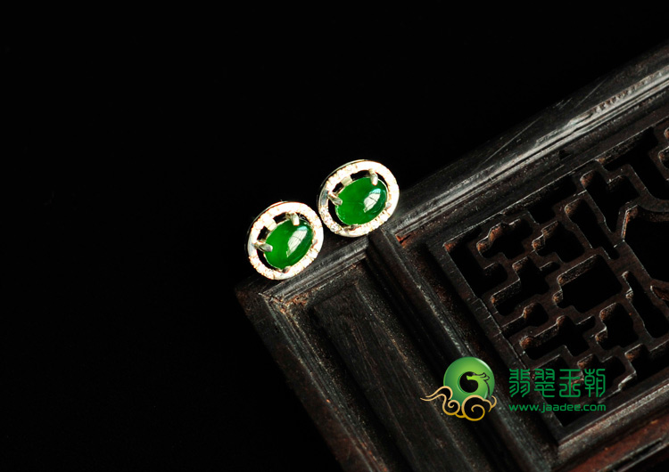 冰种菠菜绿缅甸翡翠银镀金耳钉（奥钻）