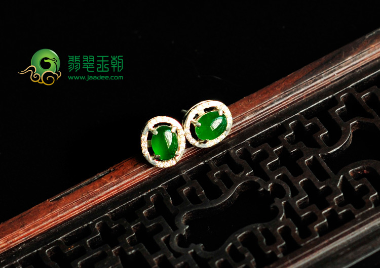 冰种菠菜绿缅甸翡翠银镀金耳钉（奥钻）
