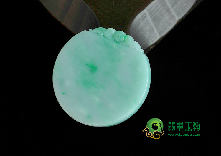 糯冰种春带翠缅甸翡翠玉璧挂件