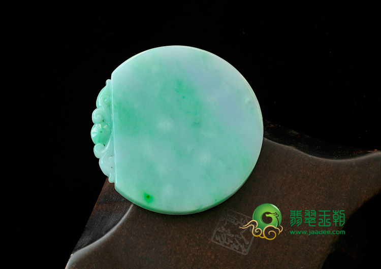 糯冰种春带翠缅甸翡翠玉璧挂件