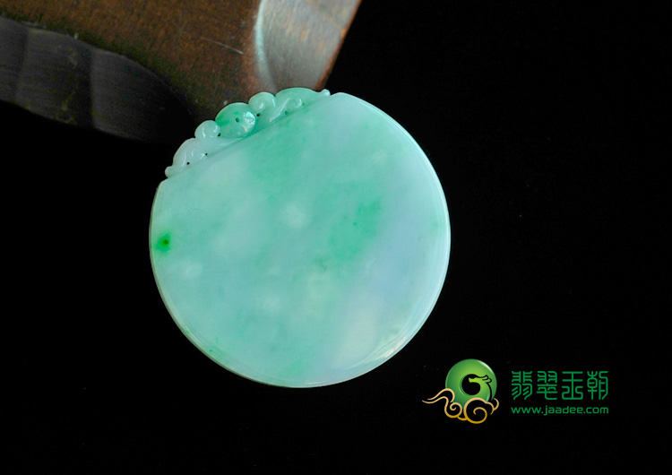 糯冰种春带翠缅甸翡翠玉璧挂件
