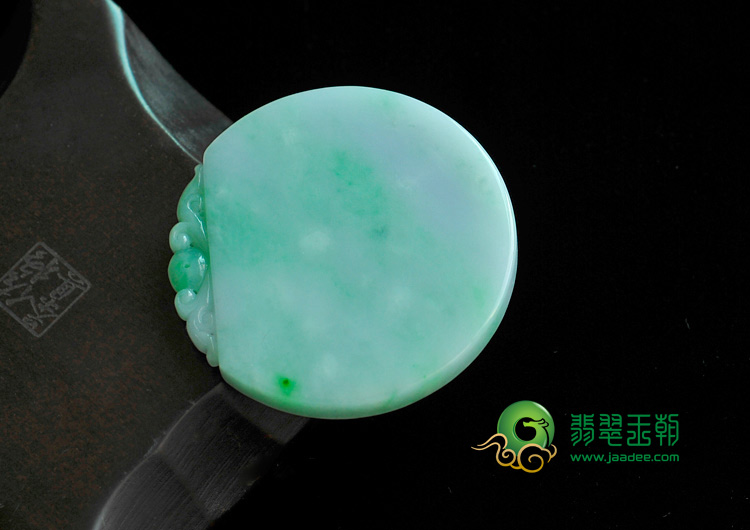 糯冰种春带翠缅甸翡翠玉璧挂件