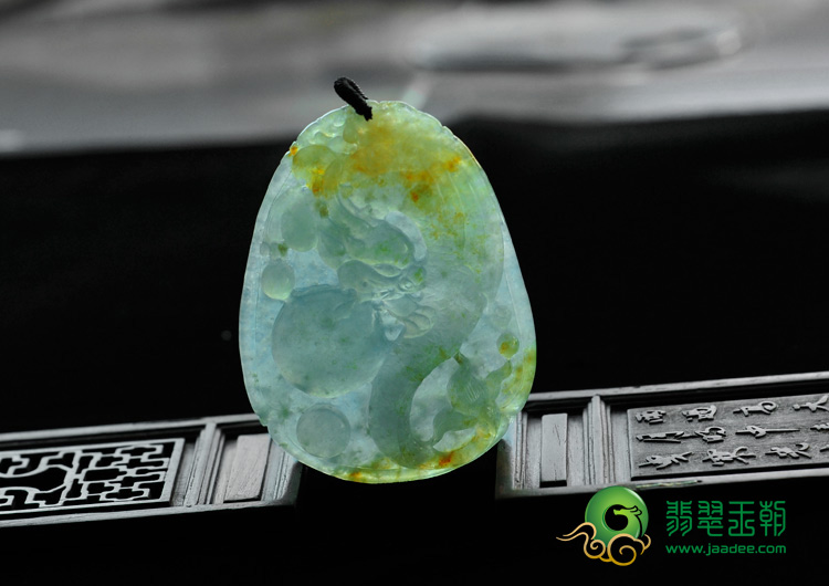 冰种晴水带黄翡缅甸翡翠飞龙如意挂件
