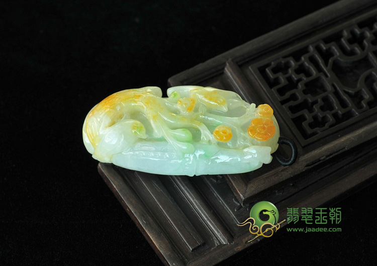 糯冰种三彩缅甸翡翠喜上眉梢挂件