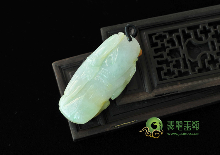 糯冰种三彩缅甸翡翠喜上眉梢挂件