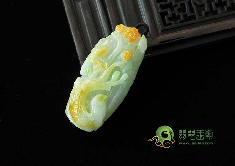 糯冰种三彩缅甸翡翠喜上眉梢挂件