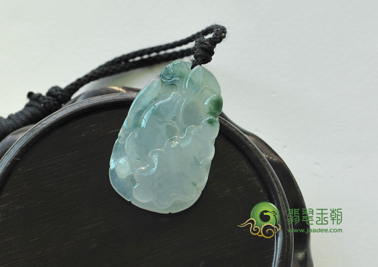 冰种飘花缅甸翡翠年年有余挂件
