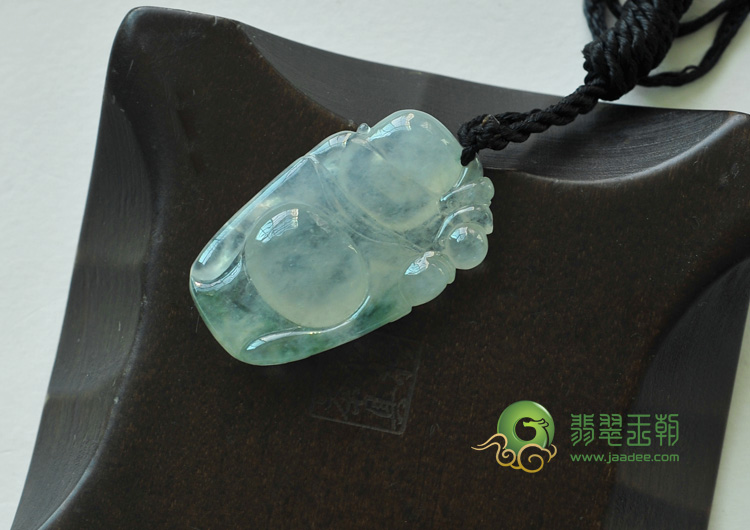 冰玻种飘花缅甸翡翠逍遥佛挂件