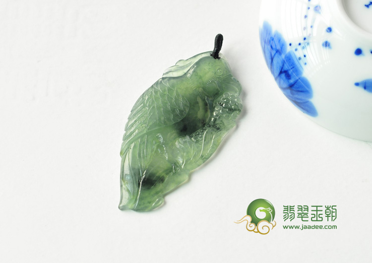 冰种飘花缅甸翡翠英明神武挂件