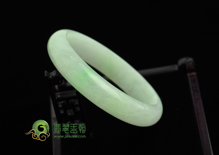 糯冰种飘翠缅甸翡翠手镯（56mm）