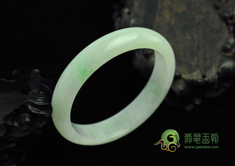 糯冰种飘翠缅甸翡翠手镯（56mm）