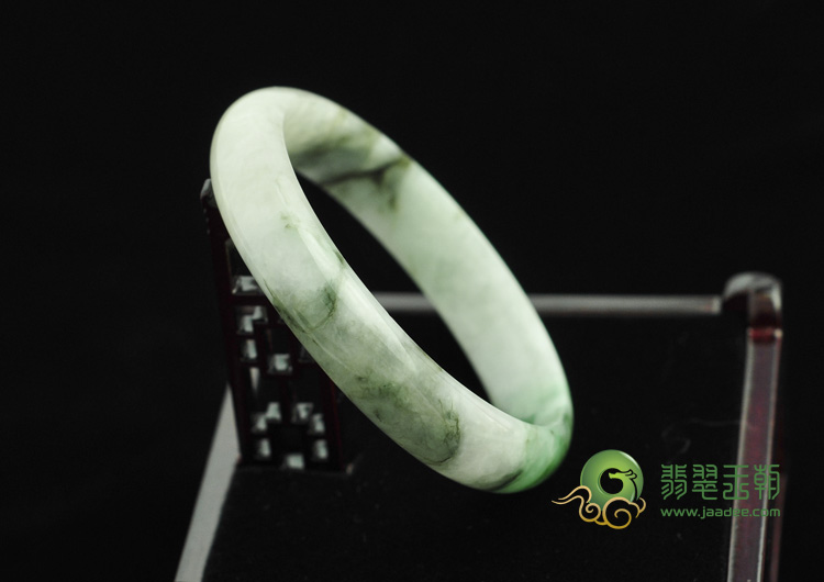 糯冰种翠色缅甸翡翠手镯（58.3mm）