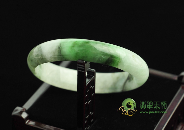 糯冰种翠色缅甸翡翠手镯（58.3mm）