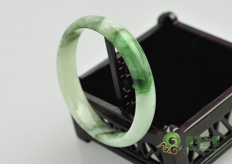 糯冰种翠色缅甸翡翠手镯（58.3mm）