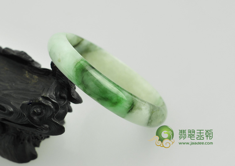 糯冰种翠色缅甸翡翠手镯（58.3mm）