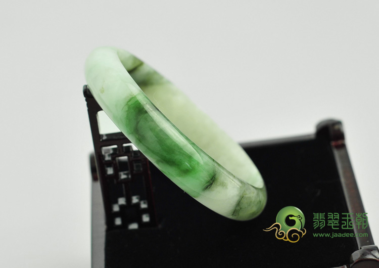 糯冰种翠色缅甸翡翠手镯（58.3mm）