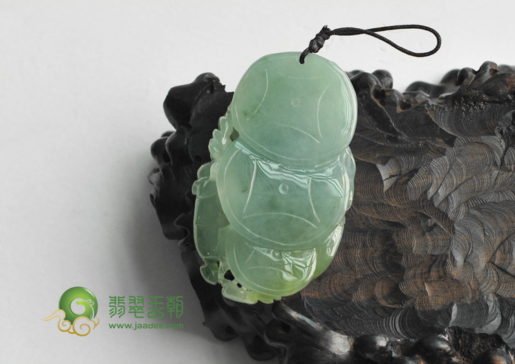冰种晴水略飘花缅甸翡翠招财猪挂件