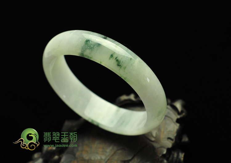 糯冰种飘花缅甸翡翠手镯（60.3mm）
