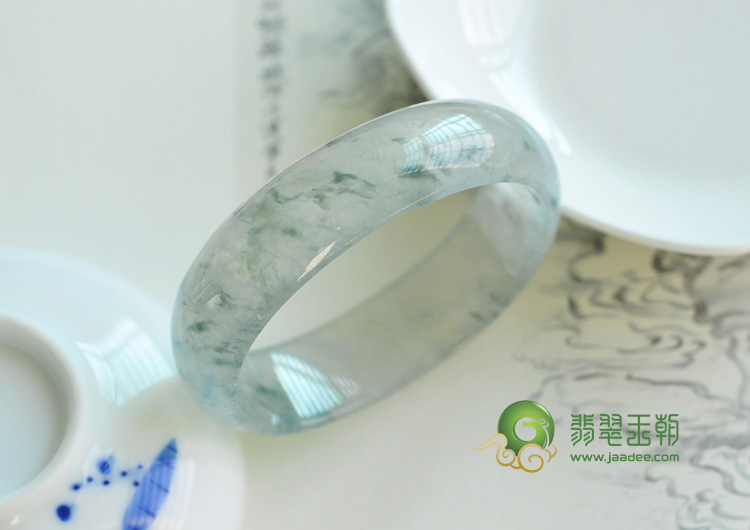 冰玻种飘花缅甸翡翠贵妃镯（51.8-44.5）