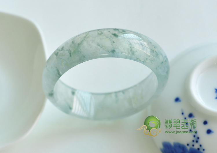 冰玻种飘花缅甸翡翠贵妃镯（51.8-44.5）
