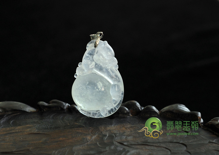 冰玻种缅甸翡翠龙抱珠挂件
