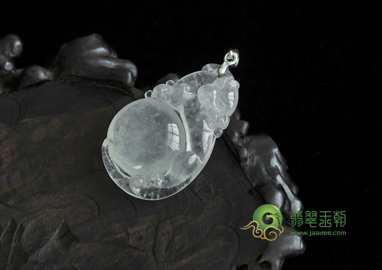 冰玻种缅甸翡翠龙抱珠挂件