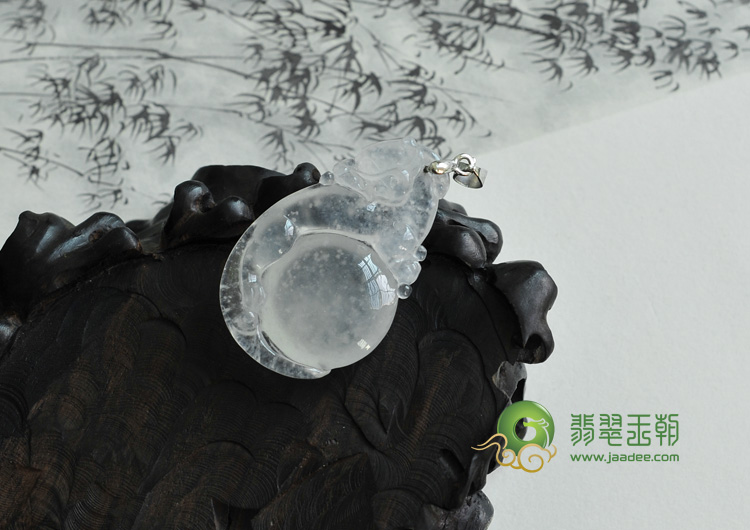 冰玻种缅甸翡翠龙抱珠挂件