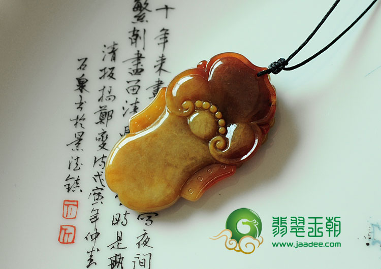 糯冰种红黄翡缅甸翡翠兽头挂件