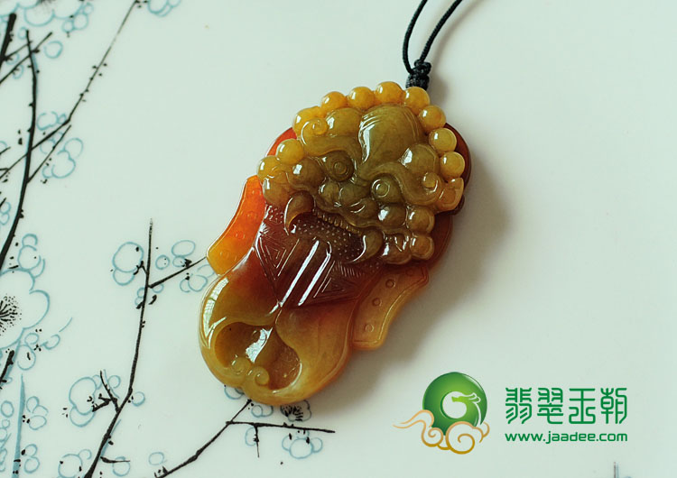 糯冰种红黄翡缅甸翡翠兽头挂件