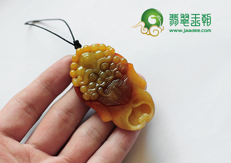 糯冰种红黄翡缅甸翡翠兽头挂件