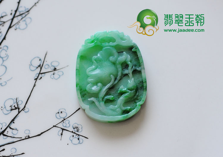 糯冰种癣加绿缅甸翡翠年年有余挂件