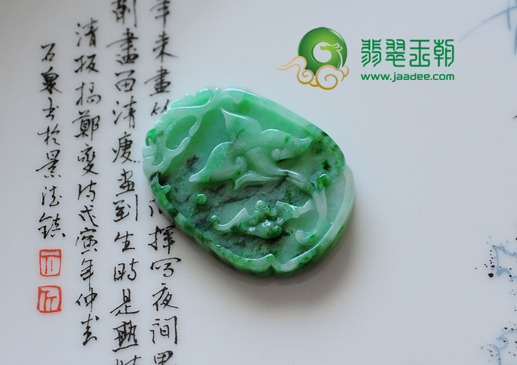 糯冰种癣加绿缅甸翡翠年年有余挂件