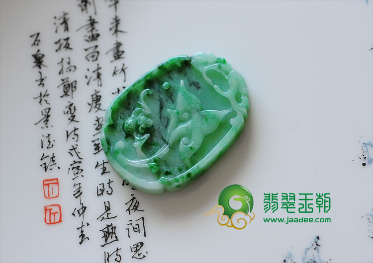 糯冰种癣加绿缅甸翡翠年年有余挂件