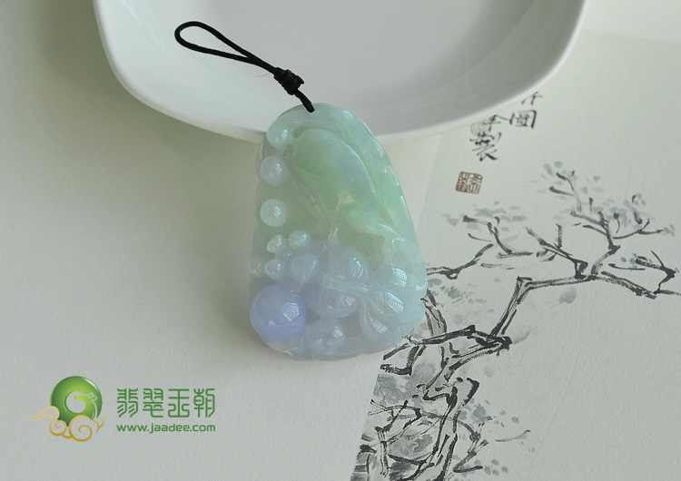糯冰种春带彩缅甸翡翠金鱼挂件